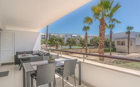 Lucky Star Marina Apartment, With Pool